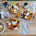 Hikmethan Kusadası