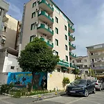Hikmethan Kusadası