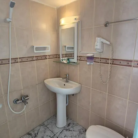 Hikmethan מלון 2*